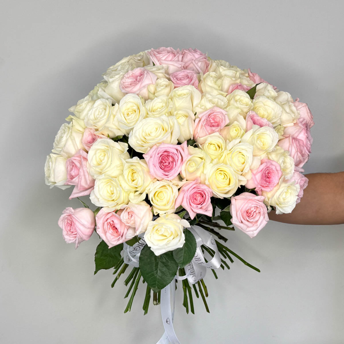 75 White & Pink Roses