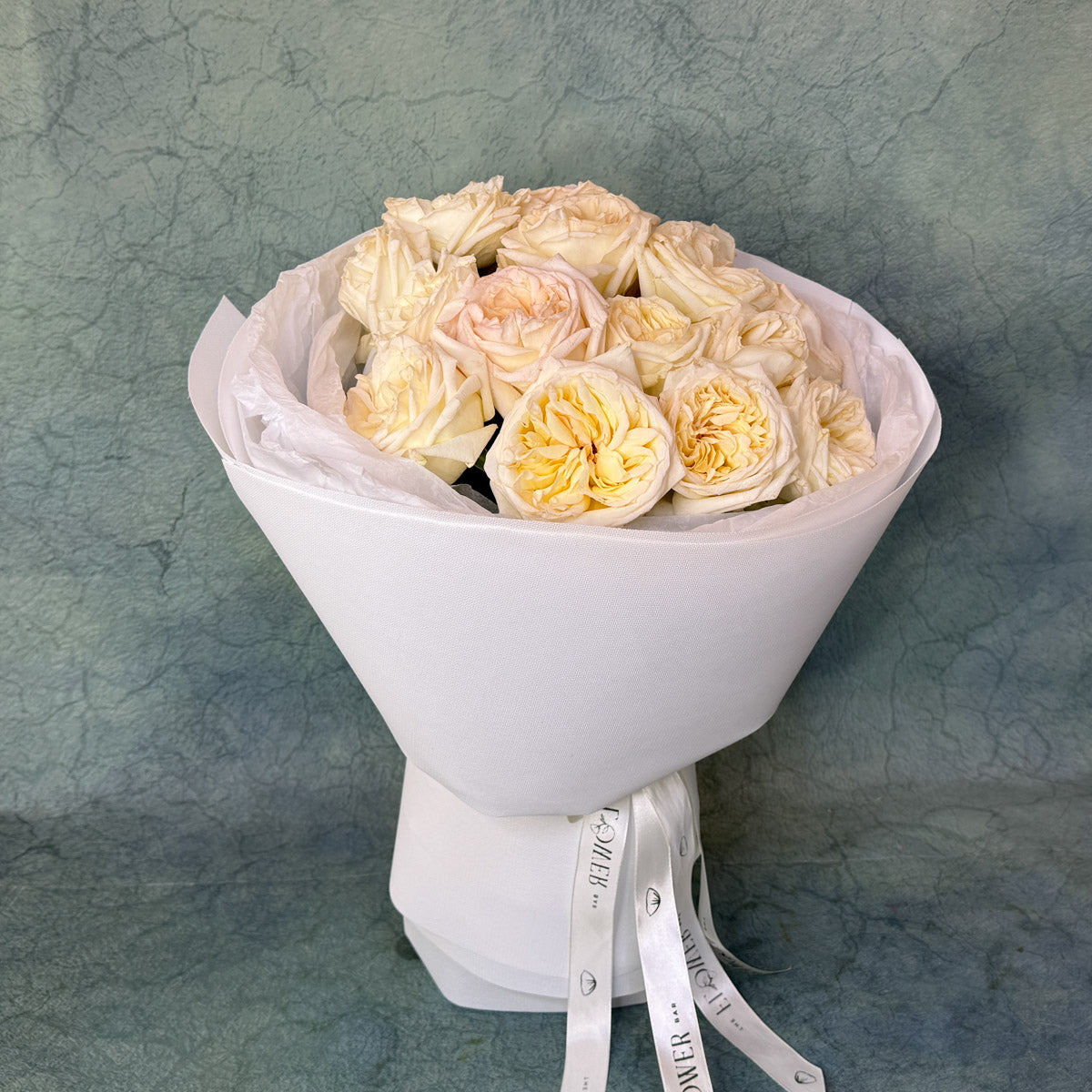 Round Bouquet 15 White Ohara