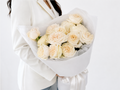 15 White O'Hara Roses Bouquet
